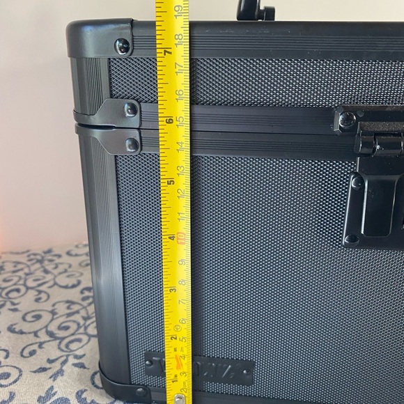 Vaultz Black Square Tactical Divided Storage Box - Picture 7 of 9